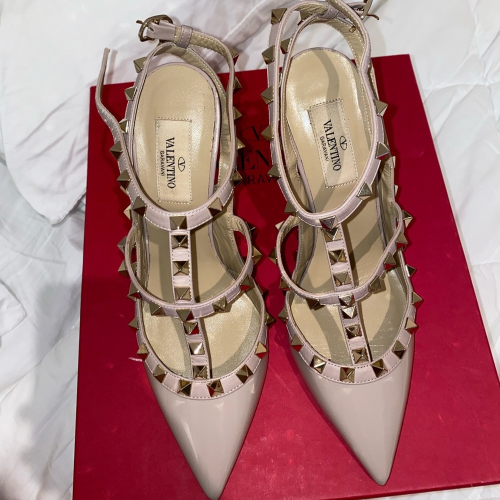 Valentino PATENT ROCKSTUD CAGED PUMP 100MM
